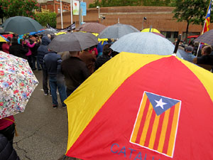 Concentraci&oacute; contra l'exclusi&oacute; de Carles Puigdemont, Toni Com&iacute; i  Clara Ponsat&iacute; a les eleccions Europees