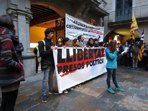 Concentraci&oacute; de suport als CDR's i rebuig per les detencions a la pla&ccedil;a del Vi