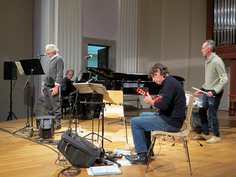 Roger Cosme Esteve, Pascal Comelade, Gerard Meloux i Simon de C&eacute;ret, durant el concert