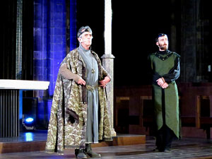 Representació de la Consueta de Sant Jordi cavaller a la nau gòtica de la Catedral