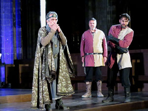 Representació de la Consueta de Sant Jordi cavaller a la nau gòtica de la Catedral