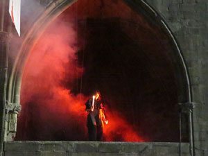 Representació de la Consueta de Sant Jordi cavaller a la nau gòtica de la Catedral