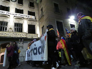 Manifestaci&oacute; per la detenci&oacute; del alcaldes de Verges i Celr&agrave;, Ignasi Sabater i Daniel Cornell&agrave;, i catorze persones m&eacute;s