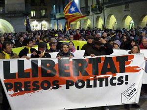 Manifestaci&oacute; per la detenci&oacute; del alcaldes de Verges i Celr&agrave;, Ignasi Sabater i Daniel Cornell&agrave;, i catorze persones m&eacute;s