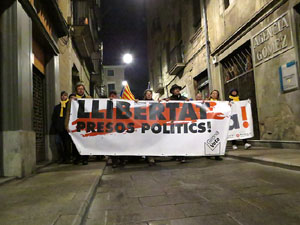 Manifestaci&oacute; per la detenci&oacute; del alcaldes de Verges i Celr&agrave;, Ignasi Sabater i Daniel Cornell&agrave;, i catorze persones m&eacute;s