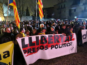 Manifestaci&oacute; per la detenci&oacute; del alcaldes de Verges i Celr&agrave;, Ignasi Sabater i Daniel Cornell&agrave;, i catorze persones m&eacute;s