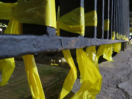 Enllaçada massiva pels carrers de Girona sota el lema 'No esteu sols'