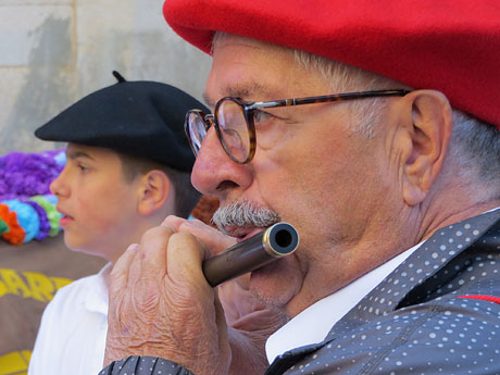 Festes de Primavera de Girona 2019. V Trobada de Mulasses amb la Mula Baba i la Mula petita de Girona, la Mulassa de Barcelona, la Mulassa de Mataró, la Mulassa de Mollet de Perelada, l'Haca Traca Almalafa de Castelló de la Plana, la Mulassa de Manacor, i el Poulain de Montblanc