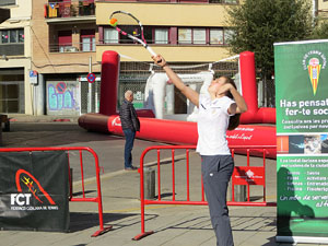 VII Jornada de l'Esport Femen&iacute; 2019 a la pla&ccedil;a Salvador Espriu, la de Francesc Calvet i Rubalcaba, la pla&ccedil;a Catalunya i el riu Onyar