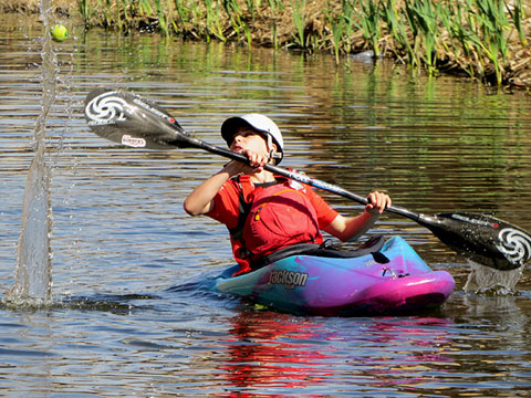 Pirag&uuml;isme al riu Onyar