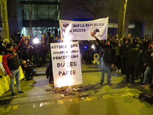 Manifestaci&oacute; contra el judici al proc&eacute;s. Concentraci&oacute; a la pla&ccedil;a de l'U d'octubre de 2017 i manifestaci&oacute; fins els Jutjats de Girona