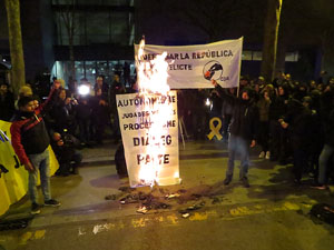 Manifestaci&oacute; contra el judici al proc&eacute;s. Concentraci&oacute; a la pla&ccedil;a de l'U d'octubre de 2017 i manifestaci&oacute; fins els Jutjats de Girona