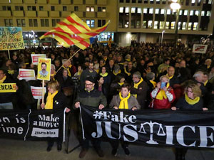 Manifestaci&oacute; contra el judici al proc&eacute;s. Concentraci&oacute; a la pla&ccedil;a de l'U d'octubre de 2017 i manifestaci&oacute; fins els Jutjats de Girona