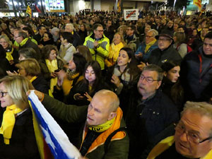 Manifestaci&oacute; contra el judici al proc&eacute;s. Concentraci&oacute; a la pla&ccedil;a de l'U d'octubre de 2017 i manifestaci&oacute; fins els Jutjats de Girona