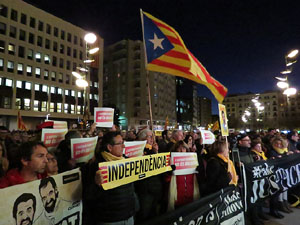 Manifestaci&oacute; contra el judici al proc&eacute;s. Concentraci&oacute; a la pla&ccedil;a de l'U d'octubre de 2017 i manifestaci&oacute; fins els Jutjats de Girona