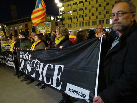 Manifestaci&oacute; contra el judici al proc&eacute;s. Concentraci&oacute; a la pla&ccedil;a de l'U d'octubre de 2017 i manifestaci&oacute; fins els Jutjats de Girona