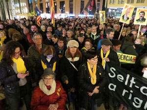 Manifestaci&oacute; contra el judici al proc&eacute;s. Concentraci&oacute; a la pla&ccedil;a de l'U d'octubre de 2017 i manifestaci&oacute; fins els Jutjats de Girona
