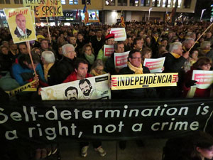 Manifestaci&oacute; contra el judici al proc&eacute;s. Concentraci&oacute; a la pla&ccedil;a de l'U d'octubre de 2017 i manifestaci&oacute; fins els Jutjats de Girona