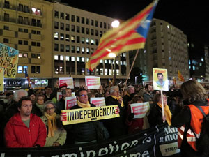 Manifestaci&oacute; contra el judici al proc&eacute;s. Concentraci&oacute; a la pla&ccedil;a de l'U d'octubre de 2017 i manifestaci&oacute; fins els Jutjats de Girona