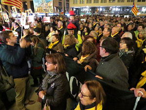 Manifestaci&oacute; contra el judici al proc&eacute;s. Concentraci&oacute; a la pla&ccedil;a de l'U d'octubre de 2017 i manifestaci&oacute; fins els Jutjats de Girona