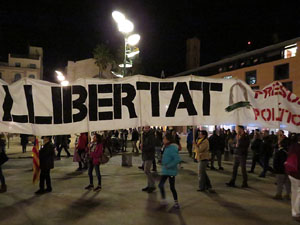 Manifestaci&oacute; contra el judici al proc&eacute;s. Concentraci&oacute; a la pla&ccedil;a de l'U d'octubre de 2017 i manifestaci&oacute; fins els Jutjats de Girona