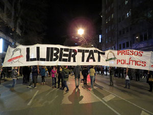 Manifestaci&oacute; contra el judici al proc&eacute;s. Concentraci&oacute; a la pla&ccedil;a de l'U d'octubre de 2017 i manifestaci&oacute; fins els Jutjats de Girona