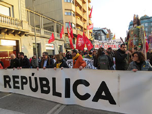 21F Vaga general. La manifestaci&oacute; m&eacute;s gran de la hist&ograve;ria de Girona, amb 70.000 participants