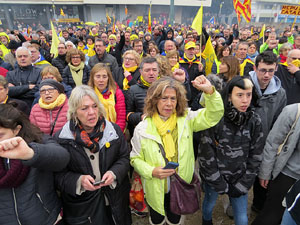 Marxa Groga pels Drets Civils i Nacionals. Concentraci&oacute; a la pla&ccedil;a de l'U d'octubre de 2017