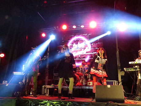Festes de Nadal 2018. Campanades de Cap d'Any a la Catedral de Girona i actuaci&oacute; de Loca Histeria