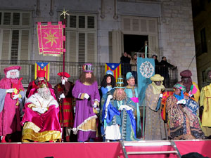 La Cavalcada de Reis 2019. Arribada del seguici a la pla&ccedil;a del Vi