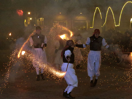 La Cavalcada de Reis 2018. Arribada del seguici a la pla&ccedil;a del Vi