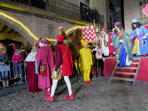 La Cavalcada de Reis 2019. Arribada del seguici a la pla&ccedil;a del Vi