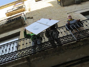 21F Vaga general. Plafons a la pla&ccedil;a del Vi amb els retrats dels presos pol&iacute;tics i els exiliats