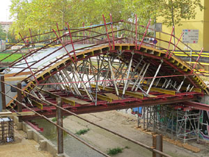 Procés de reconstrucció del pont del Dimoni de Santa Eugènia de Ter
