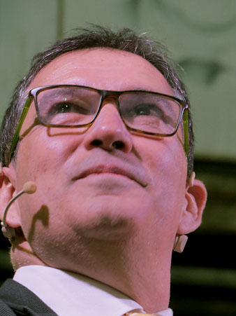 Jaume Alonso-Cuevillas durant la presentaci&oacute;