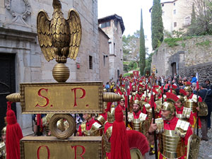 Setmana Santa 2019 a Girona. Sortida dels Manaies per lliurar el Pen&oacute;