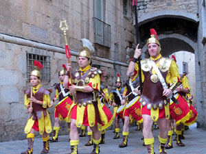 Setmana Santa 2019 a Girona. Sortida dels Manaies per lliurar el Pen&oacute;