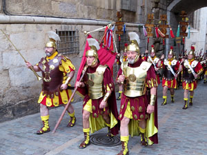 Setmana Santa 2019 a Girona. Sortida dels Manaies per lliurar el Pen&oacute;
