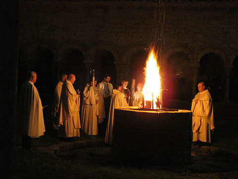 Vetlla Pasqual al claustre de la Catedral