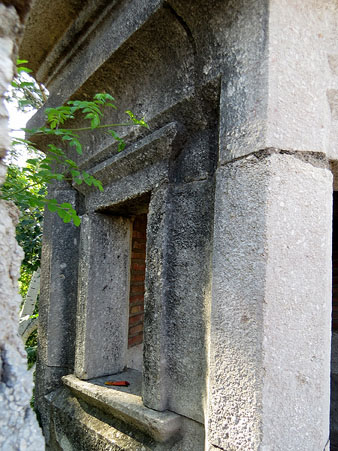 Espitllera de la garita on acabava el baluard de la Mercè des del camí de ronda de la muralla