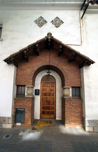 Façana d'una de les cases de l'avinguda de Sant Narcís