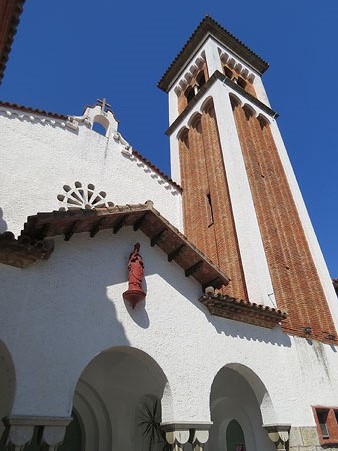 Façana i campanar de l'església de Sant Narcís