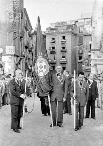 Processó de Corpus al seu pas pel pont de Pedra. 5 de juny de 1947