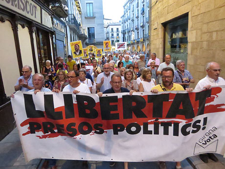 Concentraci&oacute; per la llibertat dels presos pol&iacute;tics a la pla&ccedil;a del Vi