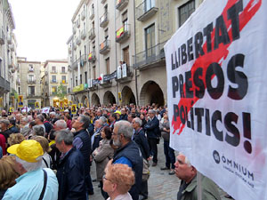 Concentraci&oacute; a la pla&ccedil;a del Vi per la independ&egrave;ncia i la llibertat dels presos pol&iacute;tics