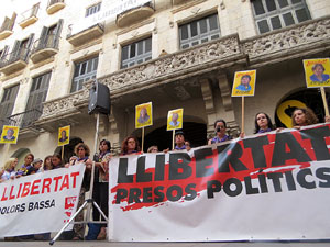 Concentració a la plaça del Vi per la independència i la llibertat dels presos polítics