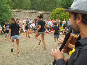 Festa Major de Sant Daniel 2019 - Danses i salutacions al monestir de Sant Daniel