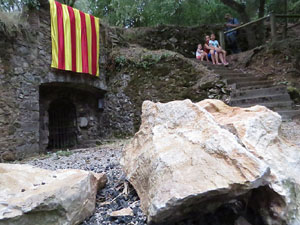 Festa Major de Sant Daniel 2019 - Audici&oacute; i ballada de la Sardana de les monges al claustre del Monestir de Sant Daniel
