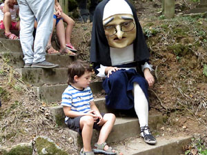 Festa Major de Sant Daniel 2019 - Audici&oacute; i ballada de la Sardana de les monges al claustre del Monestir de Sant Daniel