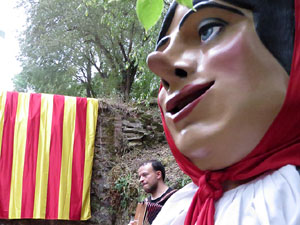 Festa Major de Sant Daniel 2019 - Audici&oacute; i ballada de la Sardana de les monges al claustre del Monestir de Sant Daniel